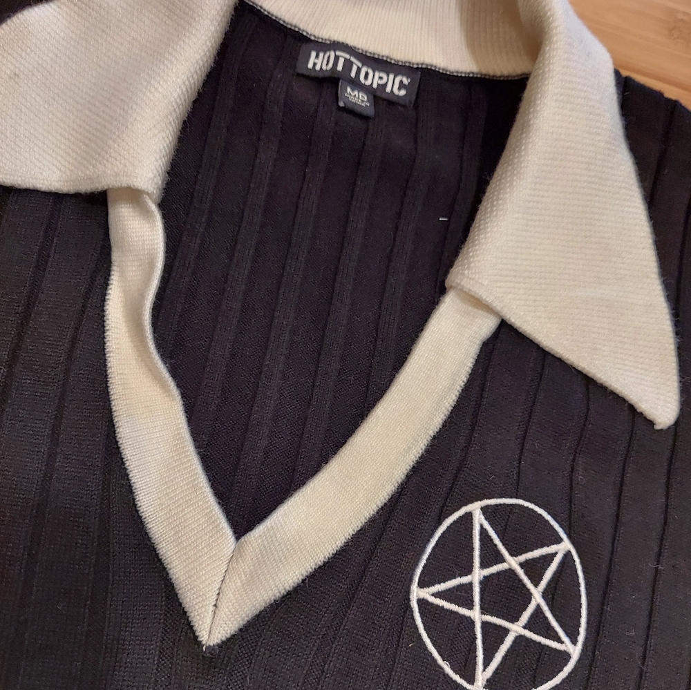 Hot Topic Black and White Pentagram Knit Top With Collar Size Medium Never Worn - Picture 2 of 6